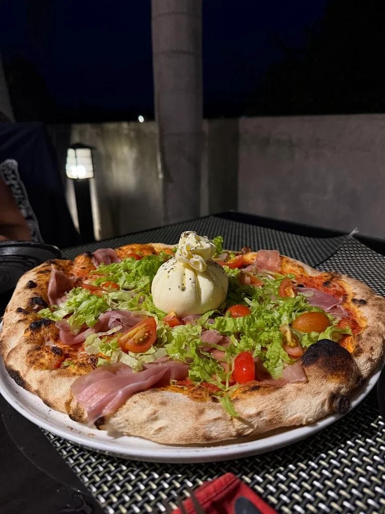 Artisanal wood-fired Burrata pizza at Tanda Pizza Lovina